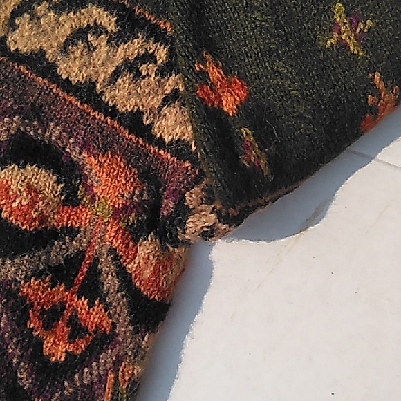 Peruvian Connection sweater. - Picture 6 of 17